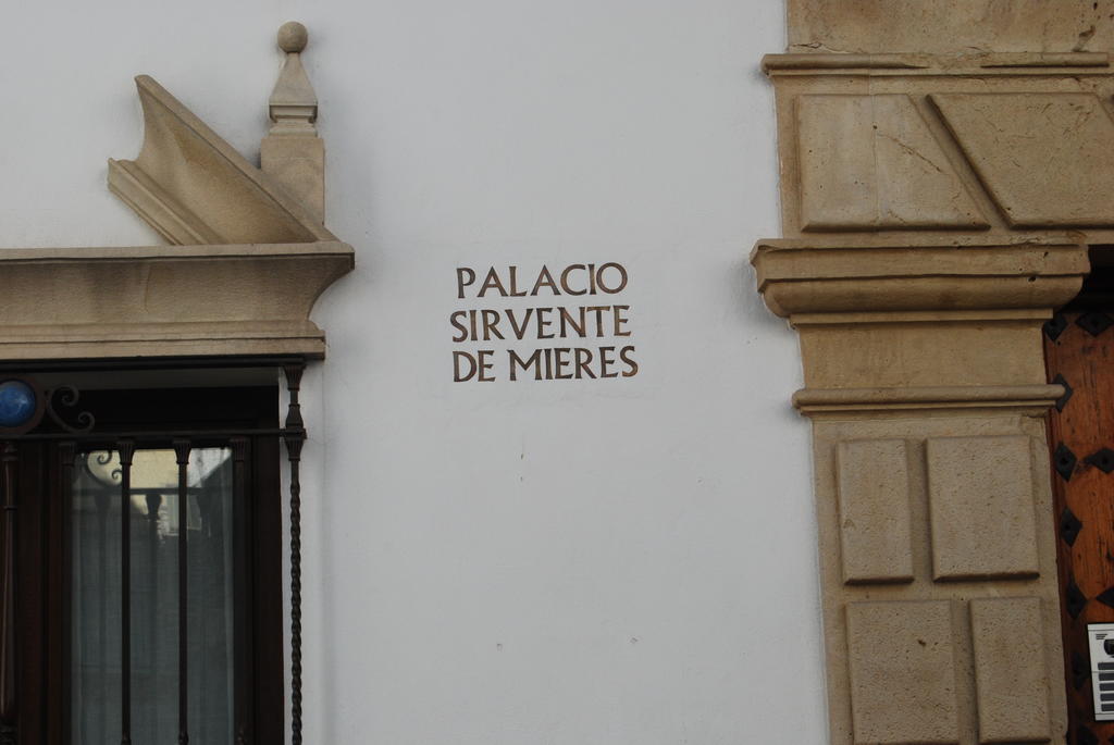 Palacio Sirvente Mieres - Parking Gratuito Andujar Bagian luar foto