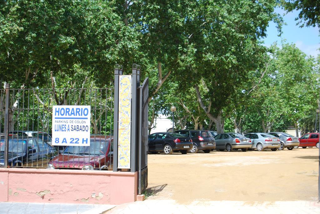 Palacio Sirvente Mieres - Parking Gratuito Andujar Bagian luar foto